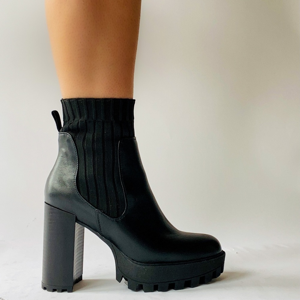 🖤ROXI •chunky platform heel ankle boots in black